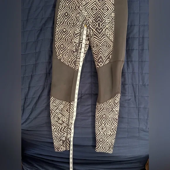 Billabong Geometric Patterned Swimsuit - Black and White - Picture 5 of 8